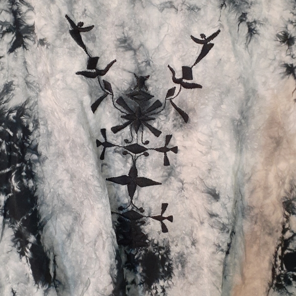 Mono B Medium long sleeve crop top - Picture 5 of 13